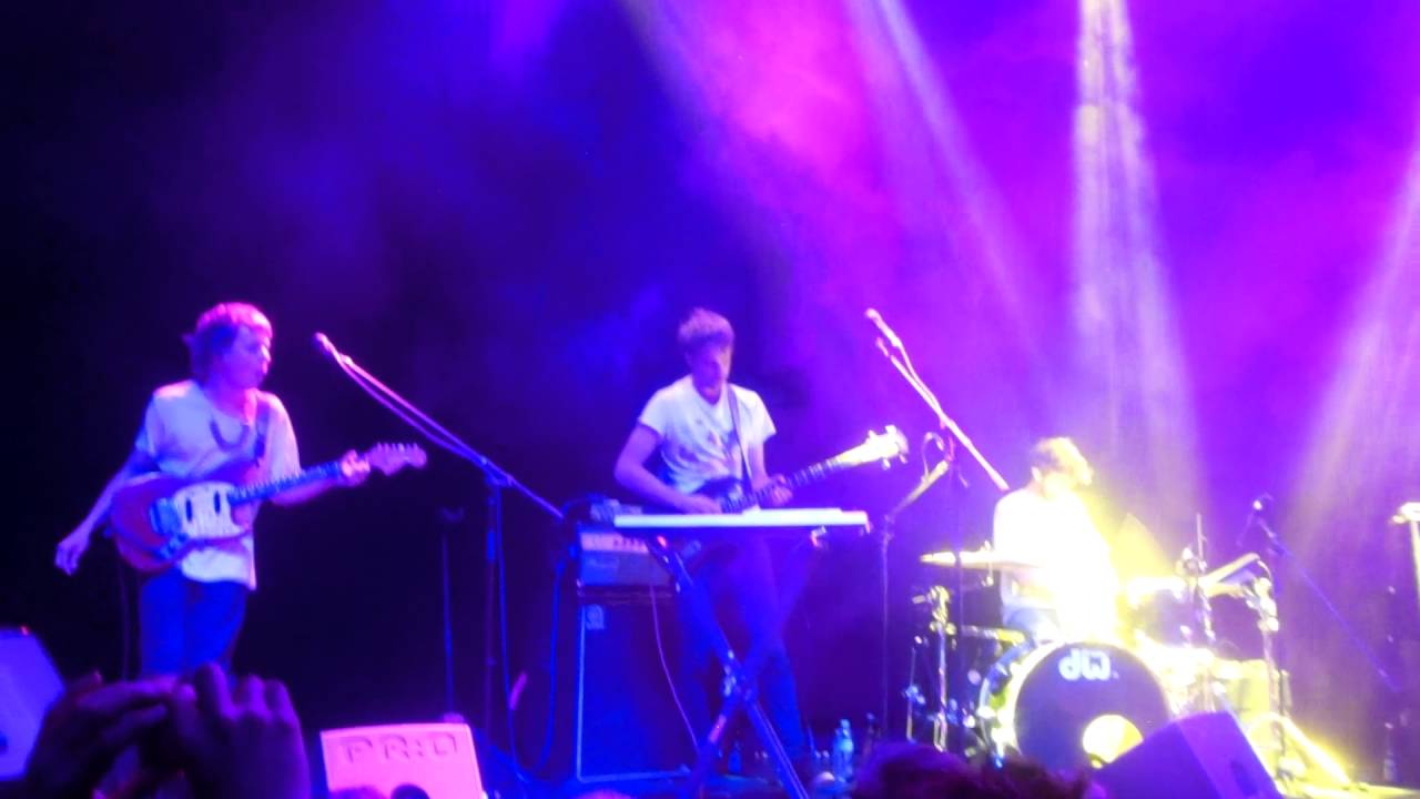 Pond - Whatever Happened To The Million Head Collide -(SALA 21-10-16)