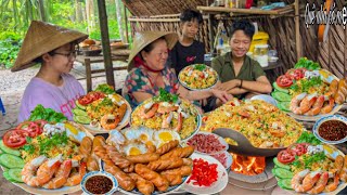 Cơm Chiên Thập Cẩm Hải Sản, Trứng Xúc | Bữa Ăn Sáng Của Mẹ Nơi Vùng Quê || Seafood fried rice