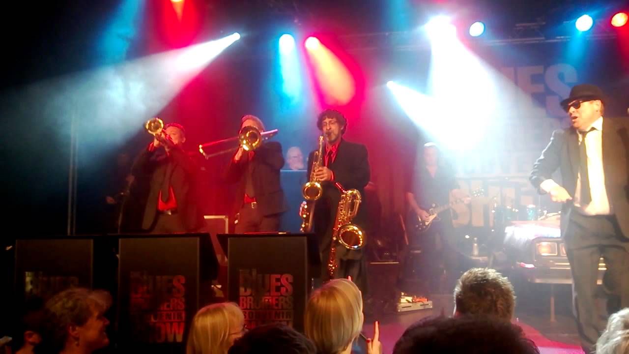 26.12.2013. The Blues Brothers souvenir show på Posten Odense YouTube