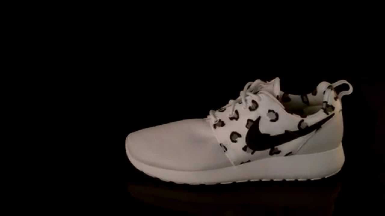 nike roshe two black and white