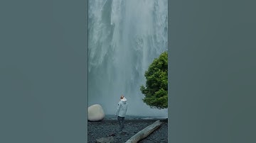 Photoshop generative ai can change entire video backdrops #adobefirefly #photoshop #generativeai