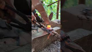 🔥Satisfying Transformation: Forging Nails from Red Hot Iron🔨🔥🔨#blacksmith #shortvideo #foryou