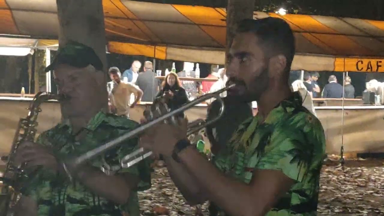 Festas en Guisamo, a Sardiñada con charanga NBA .