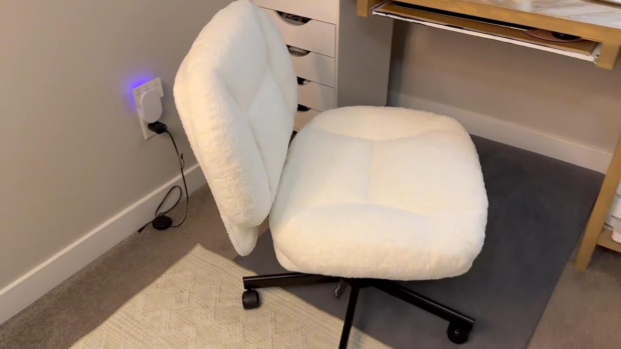 Офисное кресло Shipborne с перекрестными ножками и колесиками | Очень широкое кресло с толстой мя...