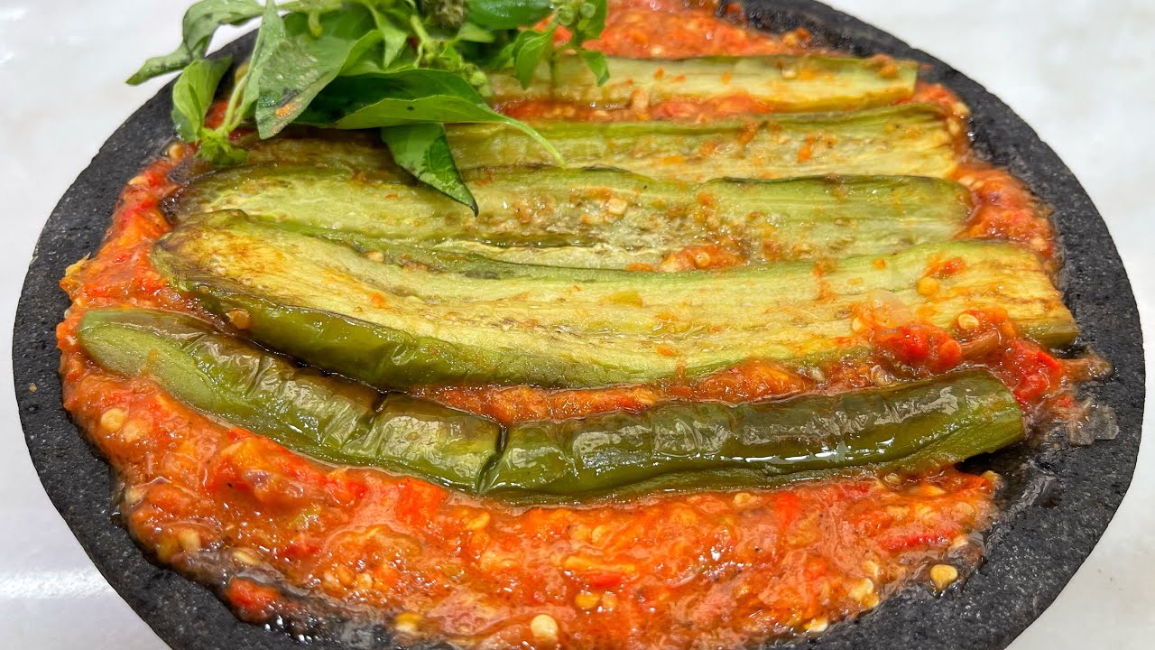 SAMBEL PENYET TERONG ANDALANKU DI TANGGAL TUA !! ASLI WENAKK E POLL