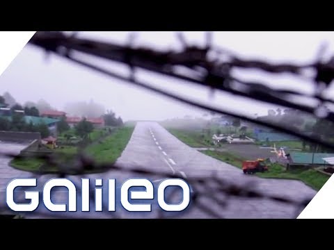 Der gefährlichste Flughafen der Welt: Wie ist die Arbeit hier? | Galileo | ProSieben