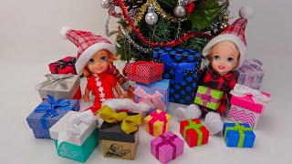 Elsa and Anna toddlers open their Christmas presents