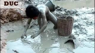 Mencari ikan tradisional // Menguras airnya banyak ikannya