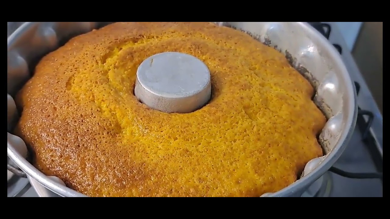 Bolo de cenoura com cobertura de chocolate 