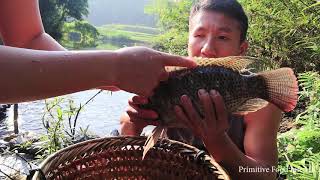Survival skills: Smart Girl Catch Fish With Basket - Unique Fish Trap
