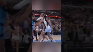 Sophie Cunningham assaulted by Carrington 🚨EJECTED💪 #wnba #trending #chicagosky #caitlinclark