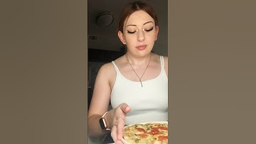 trader joe’s frozen pizza 🍕#capcut #shorts #vlogs #dinner #satisfying    #shortvideo #aesthetic
