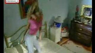 Gamze Özçelik Sütyenle Gamze Özçelik Sütyenle