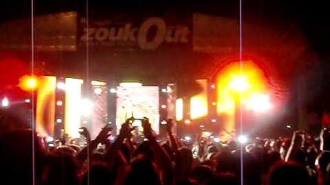 Zoukout 2009 - Armin Van Buuren AVB Every Other Way (Vid 03 of 09)
