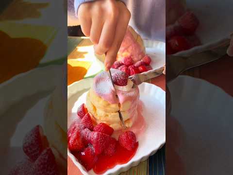 Strawberry soufflé pancakes🍓🥞 #japan #japanesefood