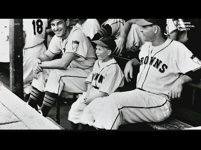 Eddie Gaedel PHOTO Baseball Smallest Player St. Louis Browns Team 1951 5x7  Photo