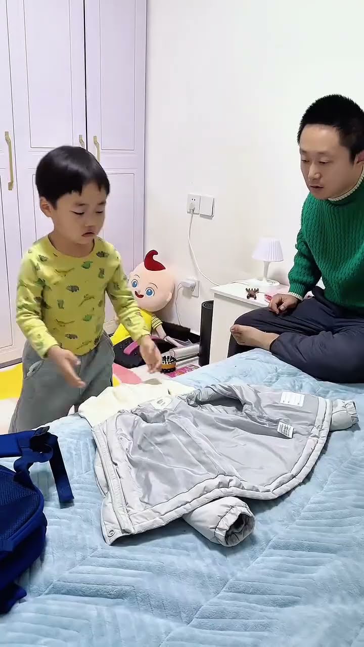儿子自己穿裤子，这太厉害了！#Cute baby#Cute#呆萌小米宝#聪明宝宝#萌娃
