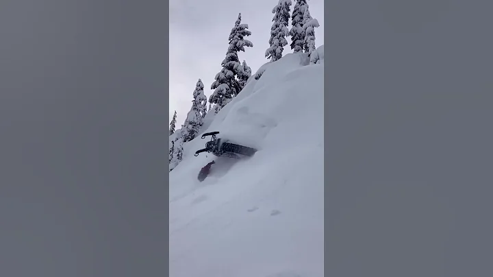 That one hurt 🤕 @the_rakist6.1 #snowmobile #fail #sendit #epic #ouch #failarmy #sledheadzzz
