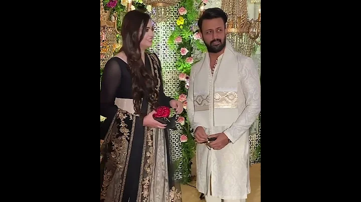 Atif aslam with wife sara bharwana video cute couple.(sajawalnawaz333)#atifaslam 2021 night video