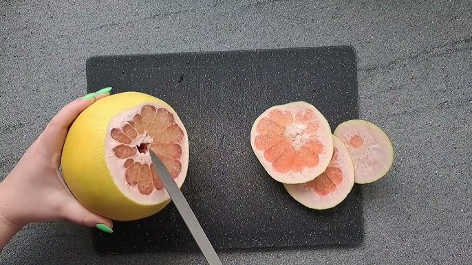 Лайфхак КАК ПРАВИЛЬНО чистить и резать ПОМЕЛО чтобы было удобно кушать