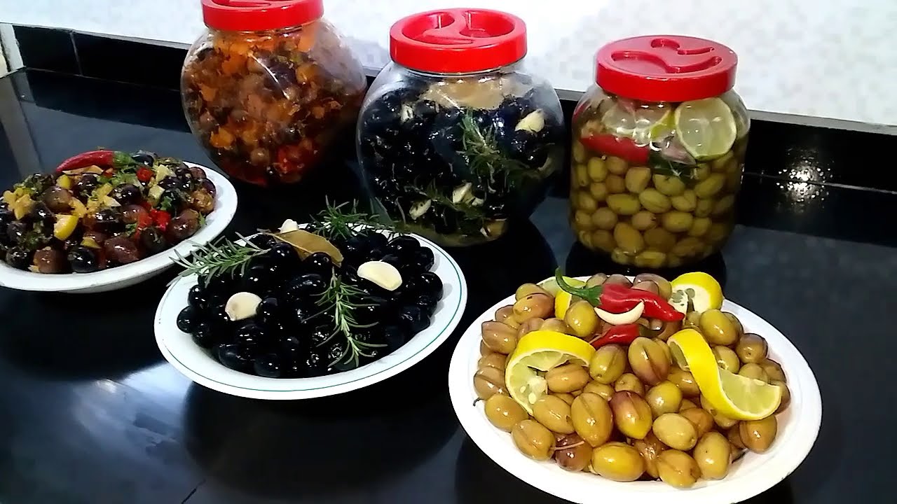 ترقيد الزيتون بكل أنواعه بطريقة احترافية ناجحة مليون بالمئة دون ان يفسد واخ يدور عليه العام