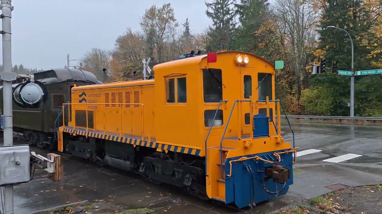 Northwest railway museum excursion train with 924 trailing