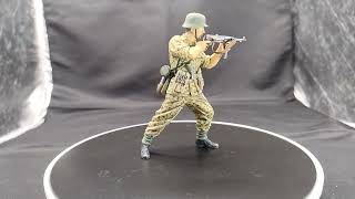 Tamiya German WW2 Elite Figure 1:16 scale model