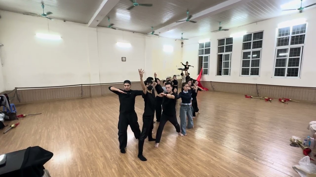 Múa độc lập: SÁNG MÃI NGỌN LỬA TRẦN VĂN ƠN - Vũ đoàn Lam (Bản tập)