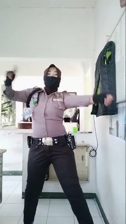 polisi joget