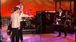 Dick Clark Interviews Alan Gorrie - American Bandstand 1985