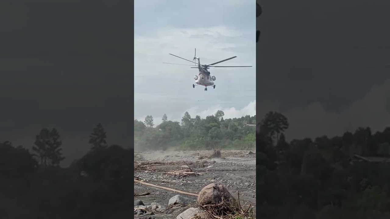Helikopter membawa bantuan ke Kabupaten Bener Meriah Aceh (1)