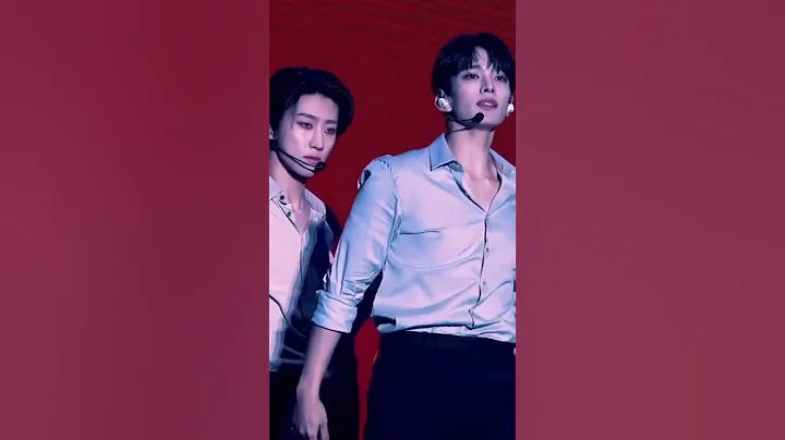 why you getting hot hot hot 😭😭🥵 #seventeen #saythename_17 #dk