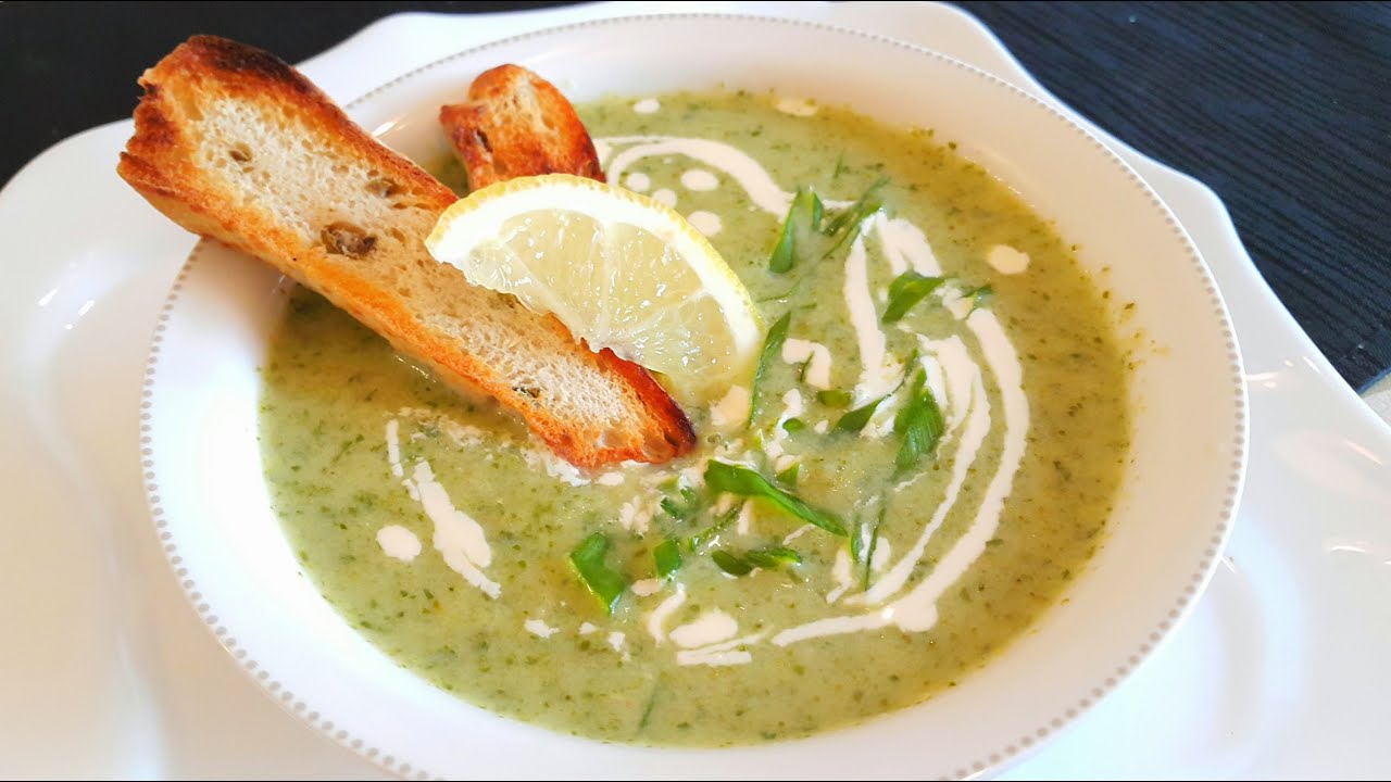 شوربة البروكلي والسبانخ