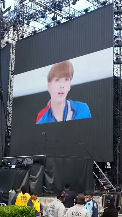 DNA MV @ BTS WORLD TOUR 'LOVE YOURSELF:SPEAK YOURSELF' AT ROSE BOWL PT6/105