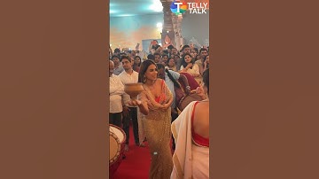 Nia Sharma ne kiya DHUNUCHI dance Durga Puja Pandal mein 😍 #shorts #niasharma #durgapuja