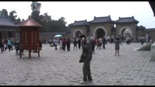 Национальные танцы в парке Храма Неба