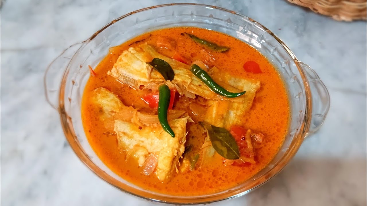 Thenga aracha meen curry | Kerala style fish kulambu | Spicy Lepo Fish curry | Sole Fish Curry 