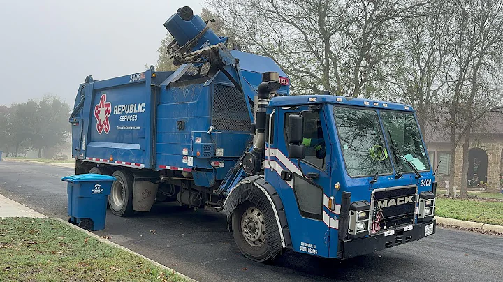 Republic Services: Roaring Mack LR Heil Python Garbage Truck