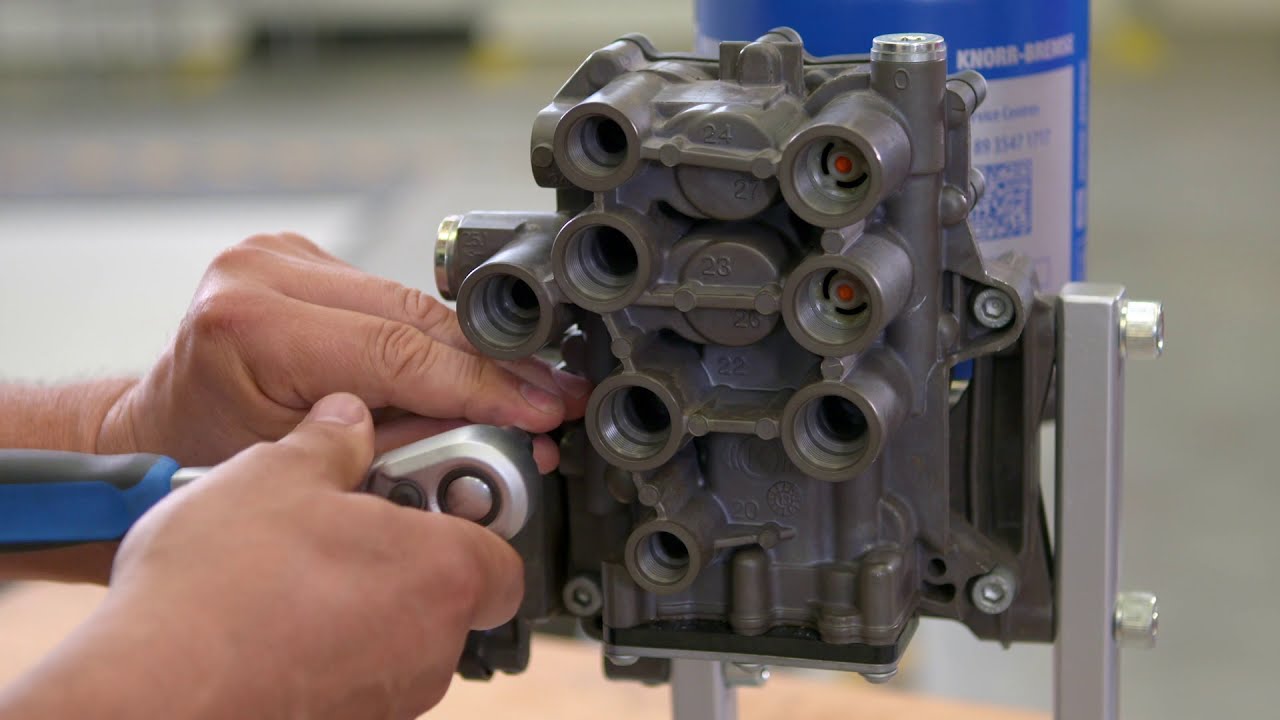 Replacement of the four circuit protection valve on the EAC2.1