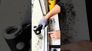 Vacuum nozzle clears dust from narrow window track groove