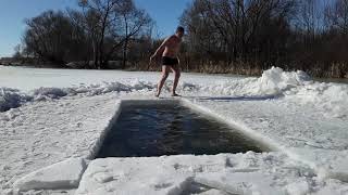 Моржевание. Закаливание .Hardening of the Walrus. Winterswimming.Согреваюсь перед прорубью.