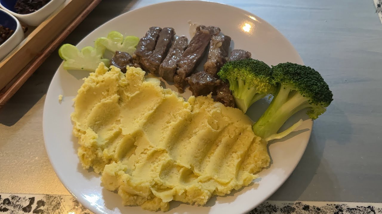 ستيك اللحمة بطريقة مميزة مع الماشيد بوتيتو طبق شهي