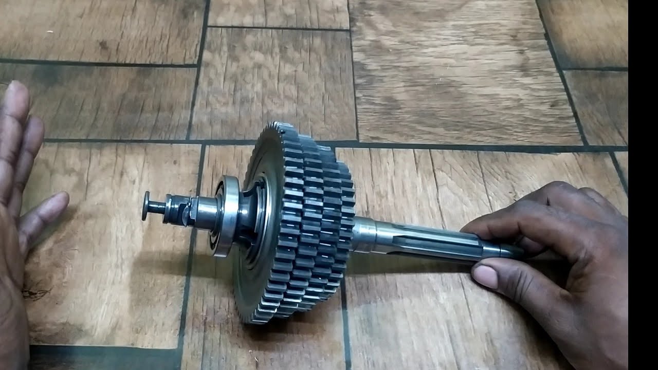 गियर स्लिप किस कारण से होता है Gear Cross Main Shoft Fitting Bajaj Auto Rickshaw 2Stock