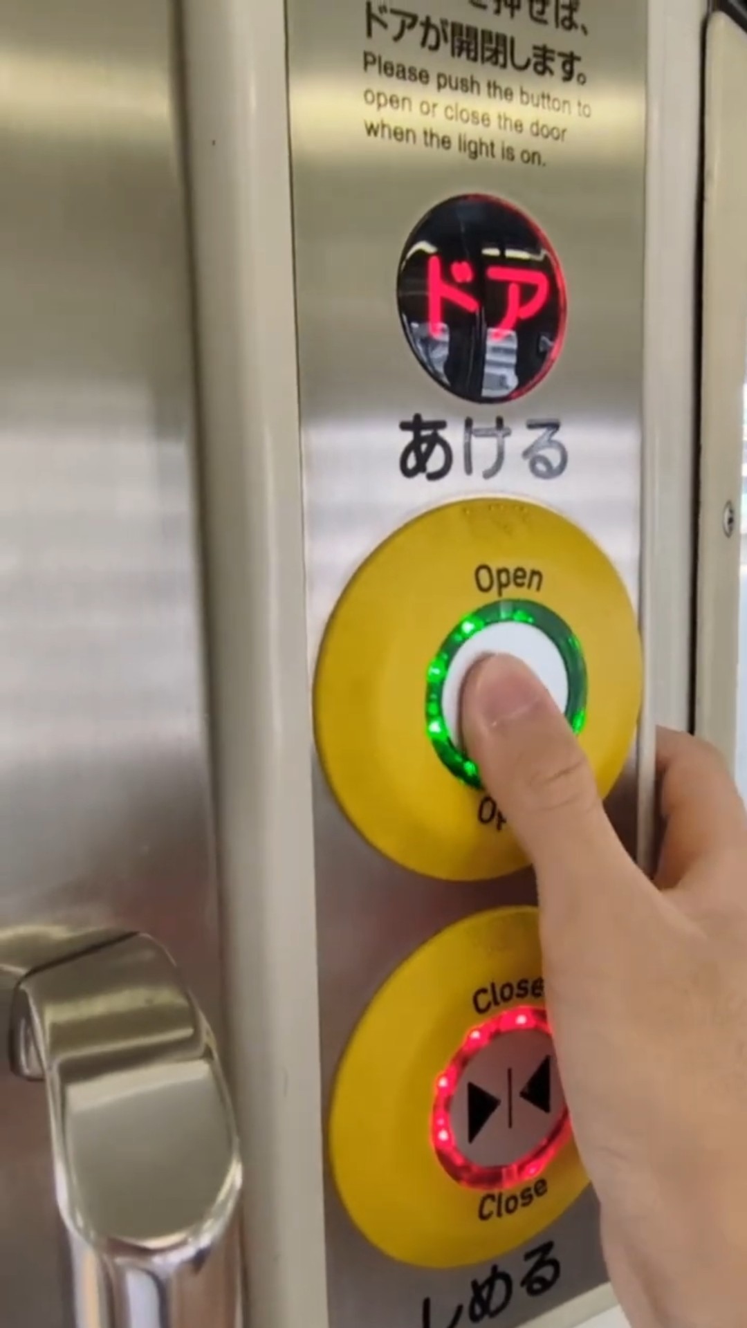 両毛線】211系ドアボタン操作と前橋駅発車メロディー「チューリップA