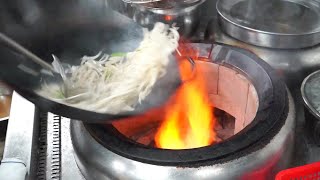 將軍澳~初心【經典炒河大集會】#乾炒牛河 鑊氣十足(菜遠牛肉/豉椒排骨)大廚功架紮實/Classic wok gas stir-fried beef & rib noodle gathering !