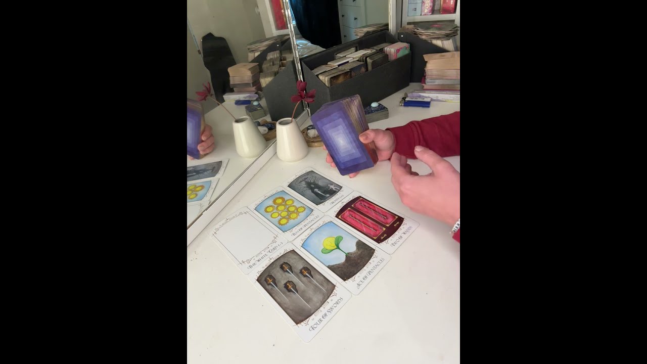 Kärlek❤️ Du möter snart en själsfrände du inte kan motstå, en guldperson!🍀 Tarot tidlös