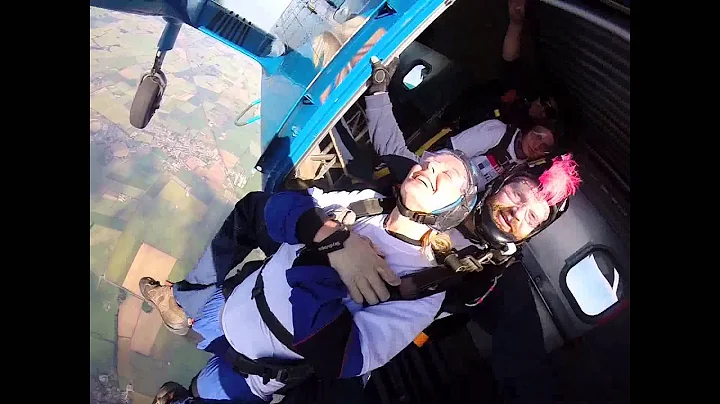 Stephen Sutton's mother in record skydive bid - Vi...