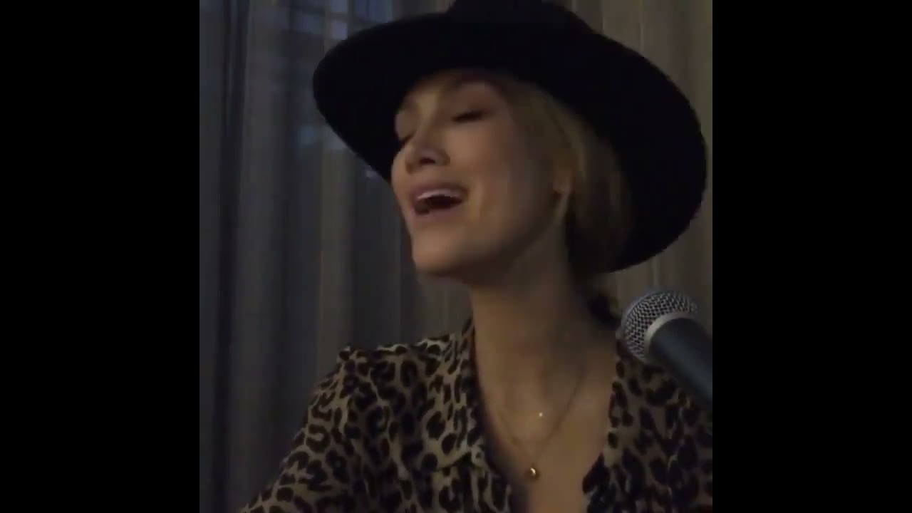 Delta singing Hero by Mariah Carey - September 2019  