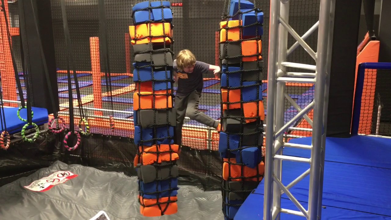nature revista Logan's celebrates his birthday at Sky Zone
