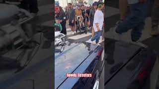 Безумные австралийские трамваи отрываются по полной, покидая фестиваль Tuff Streeters.
